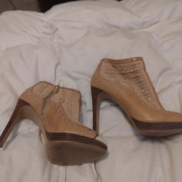 Vince Camuto Suede zip up heels - Picture 4 of 6